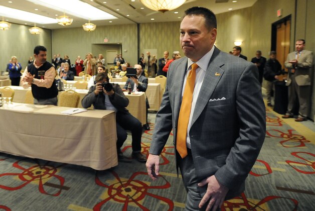 University of Tennessee head football coach Butch Jones is introduced before speaking at a legislative planning session sponsored by The Associated Press and the Tennessee Press Association on Thursday, Feb. 6, 2014, in Nashville, Tenn. Jones was the recipient of the Tennessee Press association Headliner of the Year Award. (AP Photo/Mark Zaleski)