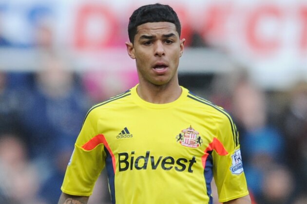 NEWCASTLE UPON TYNE, ENGLAND - FEBRUARY 01:  Liam Bridcutt of Sunderland controls the ball during the Barclays Premier League match between Newcastle United and Sunderland at St James' Park on February 1, 2014 in Newcastle upon Tyne, England.  (Photo by Chris Brunskill/Getty Images)