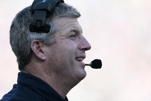 Tennessee Titans head coach Mike Munchak watches during in the third quarter of an NFL football game against the Houston Texans Sunday, Dec. 29, 2013, in Nashville, Tenn. (AP Photo/Wade Payne) Tennessee Titans head coach Mike Munchak watches during in the third quarter of an NFL football game against the Houston Texans Sunday, Dec. 29, 2013, in Nashville, Tenn. (AP Photo/Wade Payne)
