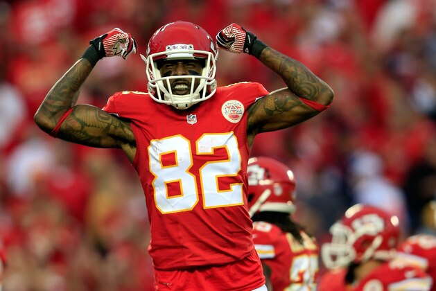 KANSAS CITY, MO - OCTOBER 20:  Wide receiver Dwayne Bowe #82 of the Kansas City Chiefs celebrates as the Chiefs defeat the Houston Texans 17-16 to win the game and advance to a 7-0 record at Arrowhead Stadium on October 20, 2013 in Kansas City, Missouri.  (Photo by Jamie Squire/Getty Images)