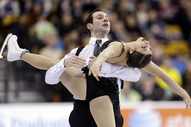 Marissa Castelli and Simon Shnapir compete during the pairs free skate at the U.S. Figure Skating Championships Saturday, Jan. 11, 2014 in Boston. (AP Photo/Steven Senne)