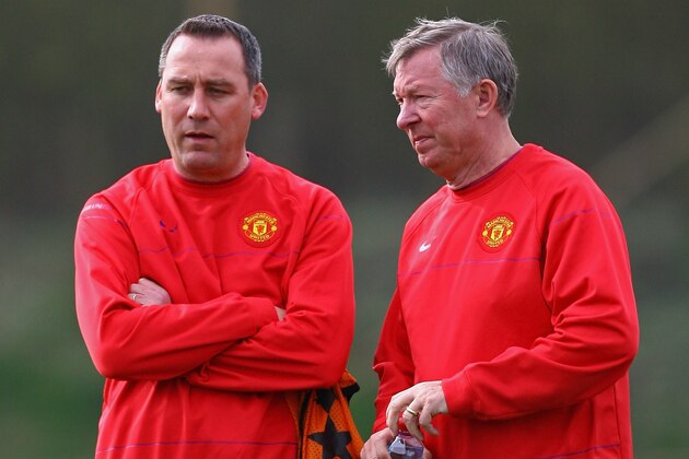 MANCHESTER, ENGLAND - APRIL 06:  Sir Alex Ferguson, manager of Manchester United, talks with Rene Meulensteen, first team coach, during a training session held at the Carrington Training Complex on April 6, 2009 in Manchester, England.  (Photo by Alex Livesey/Getty Images)