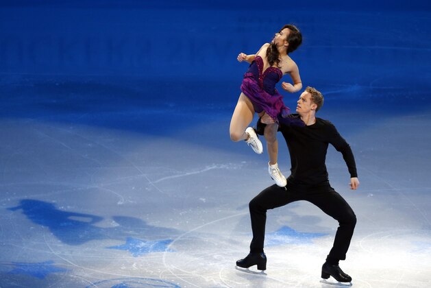 U.S. Olympic ice dancers Madison Chock and Evan Bates perform during the skating spectacular after the U.S. Figure Skating Championships in Boston, Sunday, Jan. 12, 2014. (AP Photo/Elise Amendola)