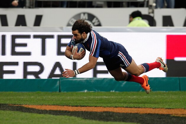 France's Yoann Huget scores a try during his Six Nations rugby union international match against England, at the Stade de France, in Saint Denis, outside Paris, Saturday, Feb 1, 2014. (AP Photo/Thibault Camus)