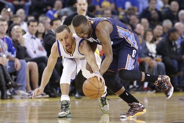 Charlotte Bobcats’ Kemba Walker (15) battles for a loose ball against Golden State Warriors’ Stephen Curry (30) during the first half of an NBA basketball game in Oakland, Calif., Tuesday, Feb. 4, 2014. (AP Photo/Tony Avelar)