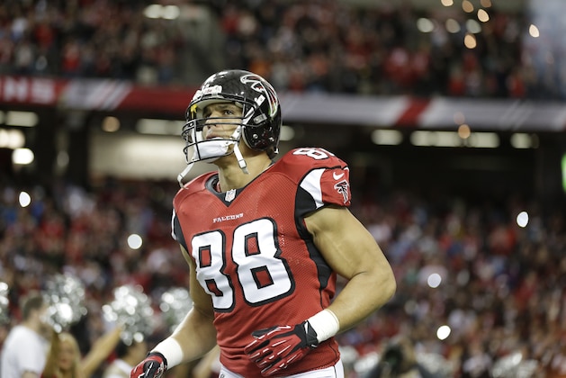 Atlanta Falcons tight end Tony Gonzalez (88) takes the field against the Carolina Panthers before the first half of an NFL football game, Sunday, Dec. 29, 2013, in Atlanta. (AP Photo/John Bazemore)