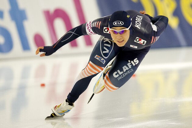 South Korea's Mo Tae-bum on his way to win  the men's 1,000 meters race of the speed skating World Cup, in Berlin, Germany, Saturday, Dec. 7, 2013.  (AP Photo/Axel Schmidt)