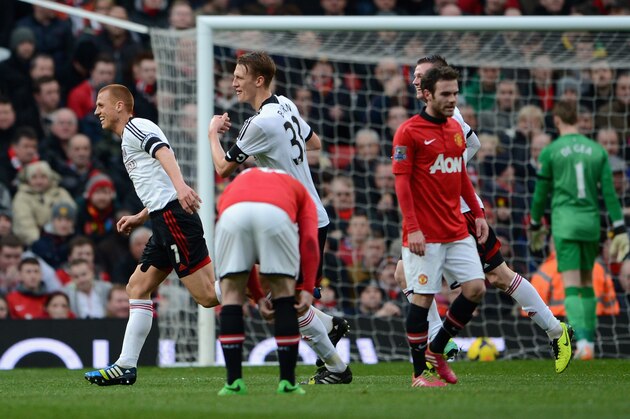 MANCHESTER, ENGLAND - FEBRUARY 09:  Steve Sidwell of Fulham celebrates scoring the opening goal during the Barclays Premier League match between Manchester United and Fulham at Old Trafford on February 9, 2014 in Manchester, England.  (Photo by Michael Regan/Getty Images)