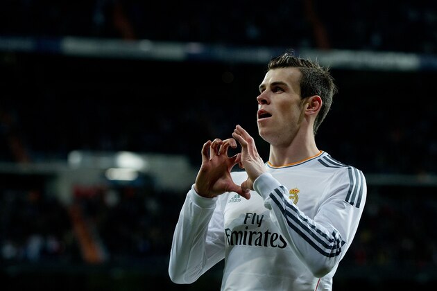 MADRID, SPAIN - FEBRUARY 08:  Gareth Bale of Real Madrid CF celebrates scoring their opening goal during the La Liga match between Real Madrid CF and Villarreal CF at Estadio Santiago Bernabeu on February 8, 2014 in Madrid, Spain.  (Photo by Gonzalo Arroyo Moreno/Getty Images)