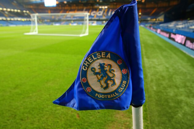 LONDON, ENGLAND - JANUARY 29:  The Chelsea badge is seen on the corner flag ahead of the Barclays Premier League match between Chelsea and West Ham United at Stamford Bridge on January 29, 2014 in London, England.  (Photo by Ian Walton/Getty Images)