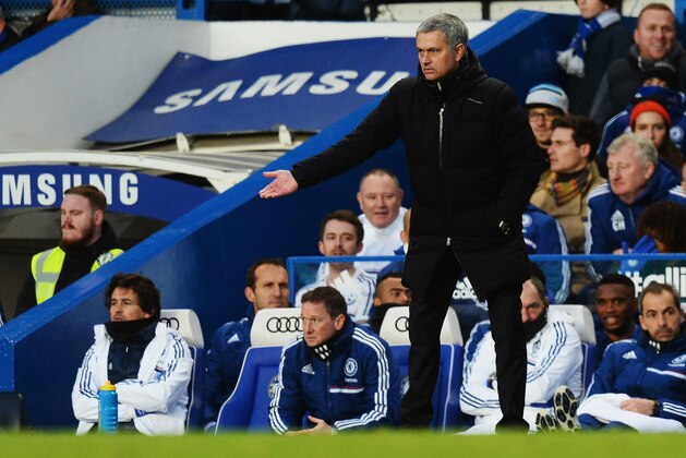 LONDON, ENGLAND - FEBRUARY 08:  Chelsea manager Jose Mourinho shouts instructions from the touchline during the Barclays Premier League match between Cheslea and Newcastle United at Stamford Bridge on February 8, 2014 in London, England.  (Photo by Mike Hewitt/Getty Images)