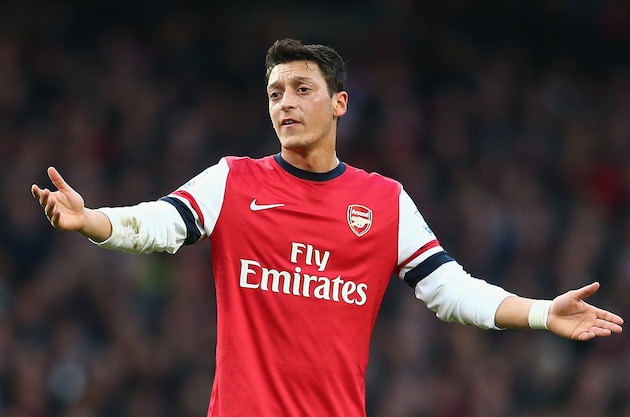 LONDON, ENGLAND - JANUARY 18:  Mesut Ozil of Arsenal in action during the Barclays Premier League match between Arsenal and Fulham at Emirates Stadium on January 18, 2014 in London, England.  (Photo by Clive Mason/Getty Images)