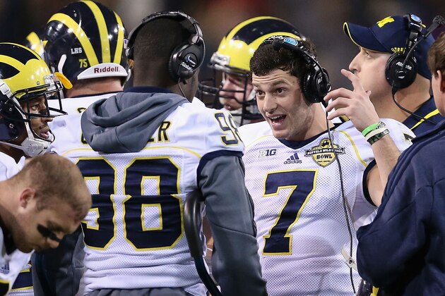 TEMPE, AZ - DECEMBER 28:  Quarterbacks Devin Gardner #98 and Shane Morris #7 of the Michigan Wolverines talk on the sideline during the Buffalo Wild Wings Bowl against the Kansas State Wildcats at Sun Devil Stadium on December 28, 2013 in Tempe, Arizona. The Wildcats defeated the Wolverines 31-14. (Photo by Christian Petersen/Getty Images)