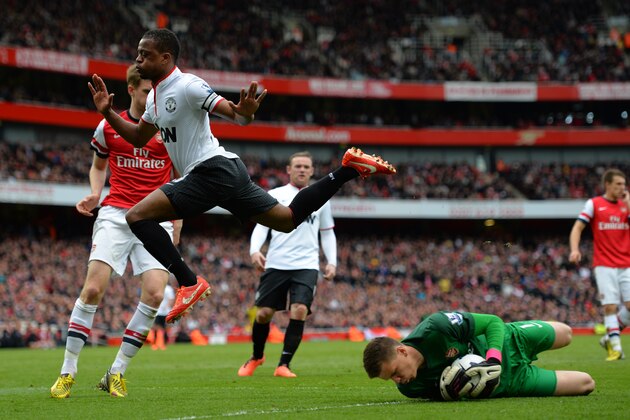 LONDON, ENGLAND - APRIL 28: Patrice Evra of Manchester United leaps over Wojciech Szczesny of Arsenal as he makes a save during the Barclays Premier League match between Arsenal and Manchester United at Emirates Stadium on April 28, 2013 in London, England. (Photo by Shaun Botterill/Getty Images)