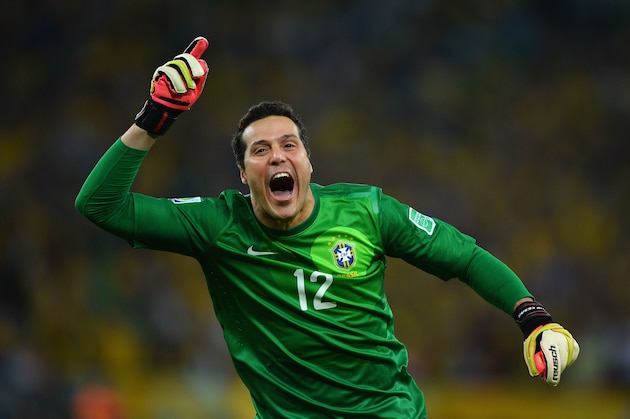 RIO DE JANEIRO, BRAZIL - JUNE 30:  Julio Cesar of Brazil celebrates his team's third goal during the FIFA Confederations Cup Brazil 2013 Final match between Brazil and Spain at Maracana on June 30, 2013 in Rio de Janeiro, Brazil.  (Photo by Laurence Griffiths/Getty Images)