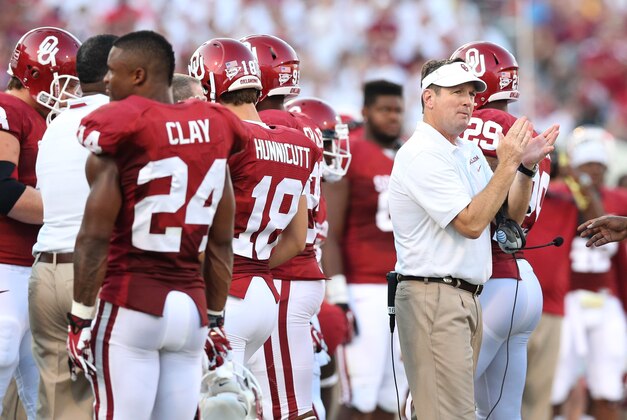 Sep 7, 2013; Norman, OK, USA; Oklahoma Sooners head coach Bob Stoops with his team during the game against the West Virginia Mountaineers at Gaylord Family - Oklahoma Memorial Stadium. Mandatory Credit: Matthew Emmons-USA TODAY Sports