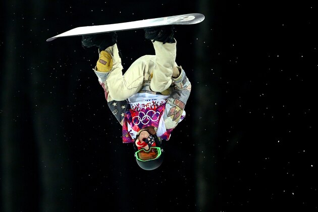 SOCHI, RUSSIA - FEBRUARY 11:  Shaun White of the United States competes in the Snowboard Men's Halfpipe Finals on day four of the Sochi 2014 Winter Olympics at Rosa Khutor Extreme Park on February 11, 2014 in Sochi, Russia.  (Photo by Cameron Spencer/Getty Images)