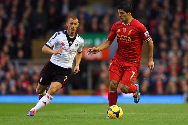 LIVERPOOL, ENGLAND - NOVEMBER 09:  Luis Suarez of Liverpool competes with Steve Sidwell of Fulham on his way to scoring the fourth goal during the Barclays Premier League match between Liverpool and Fulham at Anfield on November 9, 2013 in Liverpool, England.  (Photo by Alex Livesey/Getty Images)