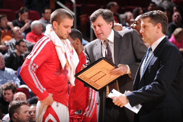HOUSTON, TX - JANUARY 28:  Kevin McHale Head Coach talks with Chandler Parsons #25 of the Houston Rockets during the game against the San Antonio Spurs on January 28, 2014 at the Toyota Center in Houston, Texas. NOTE TO USER: User expressly acknowledges and agrees that, by downloading and or using this photograph, User is consenting to the terms and conditions of the Getty Images License Agreement. Mandatory Copyright Notice: Copyright 2014 NBAE (Photo by Bill Baptist/NBAE via Getty Images)