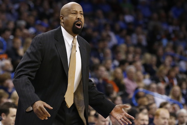 New York Knicks head coch Mike Woodson shouts in the first quarter of an NBA basketball game against the Oklahoma City Thunder in Oklahoma City, Sunday, Feb. 9, 2014. (AP Photo/Sue Ogrocki)