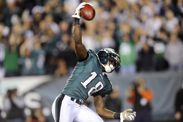 Philadelphia Eagles wide receiver Jeremy Maclin celebrate after scoring a touchdown in the second half of an NFL football game against the Dallas Cowboys, Sunday, Nov. 11, 2012, in Philadelphia. (AP Photo/Michael Perez)