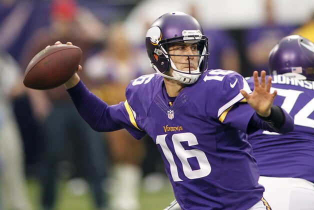 Minnesota Vikings quarterback Matt Cassel throws a pass during the first half of an NFL football game against the Philadelphia Eagles, Sunday, Dec. 15, 2013, in Minneapolis. (AP Photo/Andy King)