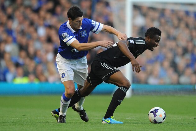 LIVERPOOL, ENGLAND - SEPTEMBER 14:  John Obi Mikel of Chelsea tangles with Gareth Barry of Everton  during the Barclays Premier League match between Everton and Chelsea at Goodison Park on September 14, 2013 in Liverpool, England.  (Photo by Chris Brunskill/Getty Images)