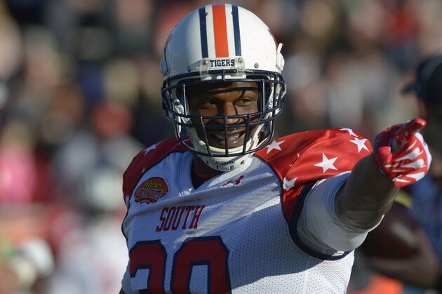 South defensive end Dee Ford (30) of Auburn points to the sidelines during the first quarter of the Senior Bowl NCAA college football game on Saturday, Jan. 25, 2014, in Mobile, Ala. (AP Photo/G.M. Andrews)