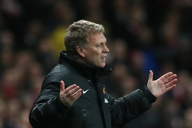 Manchester United's manager David Moyes gestures to his team during their English Premier League soccer match between Arsenal and Manchester United at the Emirates stadium in London, Wednesday, Feb. 12, 2014. (AP Photo/Alastair Grant)