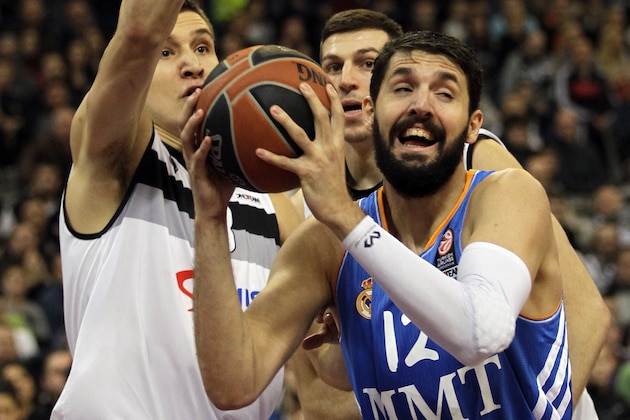 Real Madrid's Nikola Mirotic, right, tries to score as Partizan's Bogdan Bogdanovic block him during their Euroleague Top 16 basketball match in Belgrade, Serbia, Thursday, Jan. 2, 2014. (AP Photo/Darko Vojinovic)