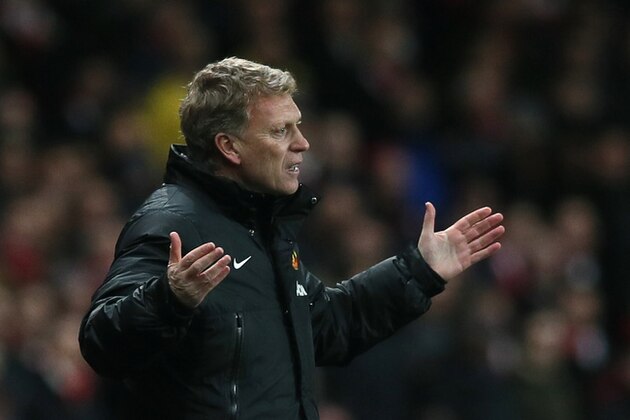 Manchester United's manager David Moyes gestures to his team during their English Premier League soccer match between Arsenal and Manchester United at the Emirates stadium in London, Wednesday, Feb. 12, 2014. (AP Photo/Alastair Grant)