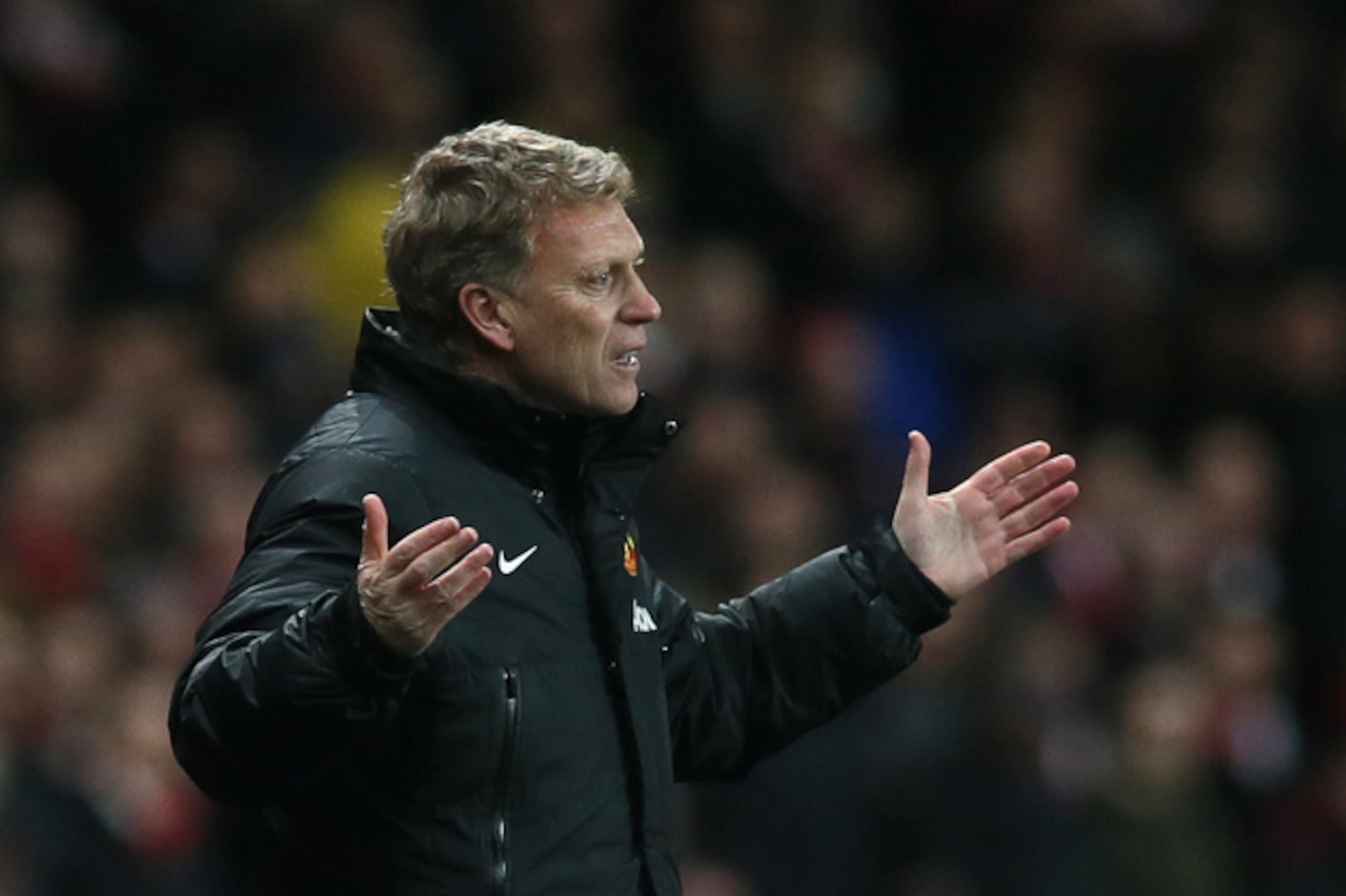 Manchester United's manager David Moyes gestures to his team during their English Premier League soccer match between Arsenal and Manchester United at the Emirates stadium in London, Wednesday, Feb. 12, 2014. (AP Photo/Alastair Grant)