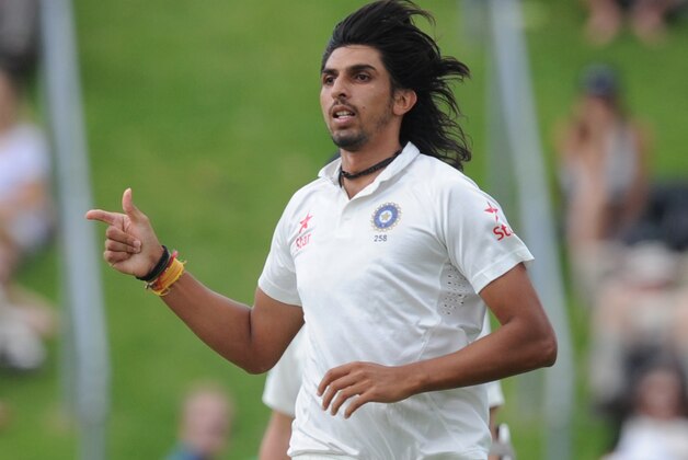 India’s Ishant Sharma, left, celebrates after dismissing New Zealand’s Hamish Rutherford for 12 on the 1st day of the 2nd cricket test, Basin Reserve, Wellington, New Zealand, Friday, February 14, 2014. (AP Photo/SNPA, Ross Setford) NEW ZEALAND OUT