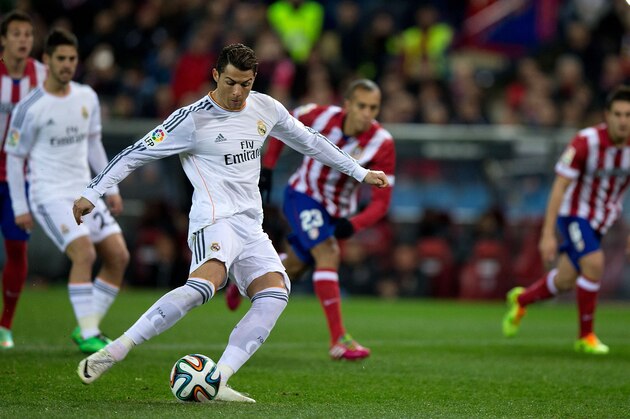 MADRID, SPAIN - FEBRUARY 11:  Cristiano Ronaldo of Real Madrid CF scores their opening goal from a penalty shot during the Copa del Rey semi-final second leg match between Club Atletico de Madrid and Real Madrid CF at Vicente Calderon Stadium on February 11, 2014 in Madrid, Spain.  (Photo by Gonzalo Arroyo Moreno/Getty Images)