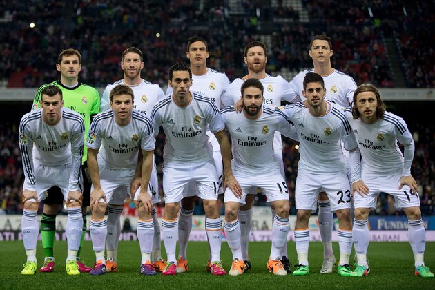 MADRID, SPAIN - FEBRUARY 11: Real Madrid players pose for a team photo line up prior to start the Copa del Rey semi-final second leg match between Club Atletico de Madrid and Real Madrid CF at Vicente Calderon Stadium on February 11, 2014 in Madrid, Spain.  (Photo by Gonzalo Arroyo Moreno/Getty Images)