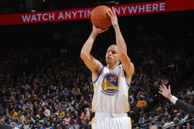 OAKLAND, CA - FEBRUARY 10: Stephen Curry #30 of the Golden State Warriors shoots against the Philadelphia 76ers on February 10, 2014 at Oracle Arena in Oakland, California. NOTE TO USER: User expressly acknowledges and agrees that, by downloading and or using this photograph, user is consenting to the terms and conditions of Getty Images License Agreement. Mandatory Copyright Notice: Copyright 2014 NBAE (Photo by Rocky Widner/NBAE via Getty Images)