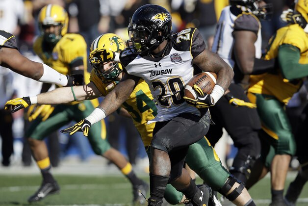 Towson running back Terrance West (28) looks for a gap at the line of scrimmage on a running play in the first half of the FCS championship NCAA college football game against North Dakota State, Saturday, Jan. 4, 2014, in Frisco, Texas. (AP Photo/Tony Gutierrez)