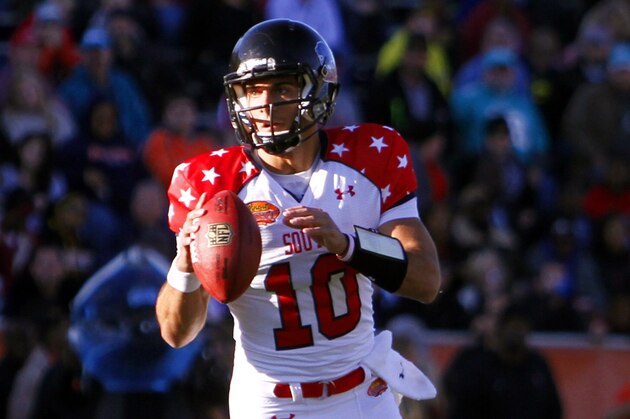 South quarterback Jimmy Garoppolo (10), of Eastern Illinois, during the first half of the Senior Bowl NCAA college football game on Saturday, Jan. 25, 2014, in Mobile, Ala. (AP Photo/Butch Dill)