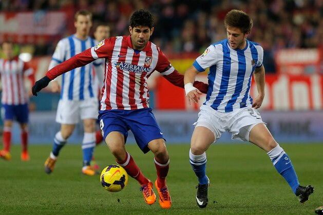Atletico's Diego Costa, left, in action with Real Sociedad's Jon Gaztanaga, right,  during a Spanish La Liga soccer match between Atletico de Madrid and  Real Sociedad at the Vicente Calderon stadium in Madrid, Spain, Sunday, Feb. 2, 2014. (AP Photo/Andres Kudacki)