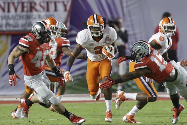 Clemson wide receiver Sammy Watkins (2) runs between Ohio State defenders during the first half of the Orange Bowl NCAA college football game, Friday, Jan. 3, 2014, in Miami Gardens, Fla. (AP Photo/Wilfredo Lee)