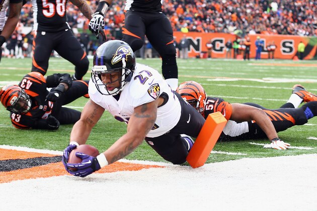 CINCINNATI, OH - DECEMBER 29:  Ray Rice #27 of the Baltimore Ravens scores on a two point conversion during the NFL game against the Cincinnati Bengals at Paul Brown Stadium on December 29, 2013 in Cincinnati, Ohio.  (Photo by Andy Lyons/Getty Images)