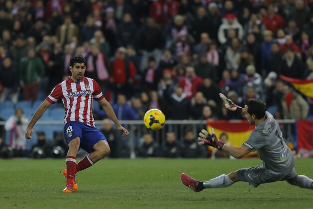 Atletico's Diego Costa, left, scores his goal during a Spanish La Liga soccer match between Atletico de Madrid and  Real Sociedad at the Vicente Calderon stadium in Madrid, Spain, Sunday, Feb. 2, 2014. (AP Photo/Andres Kudacki)