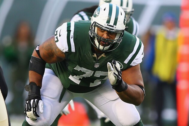 EAST RUTHERFORD, NJ - NOVEMBER 03:  Austin Howard #77 of the New York Jets in action against the New Orleans Saints during their game at MetLife Stadium on November 3, 2013 in East Rutherford, New Jersey.  (Photo by Al Bello/Getty Images)