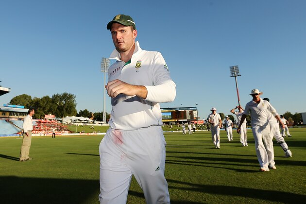 CENTURION, SOUTH AFRICA - FEBRUARY 12: Graeme Smith of South Africa leads his team from the field after day one of the First Test match between South Africa and Australia on February 12, 2014 in Centurion, South Africa.  (Photo by Morne de Klerk/Getty Images)