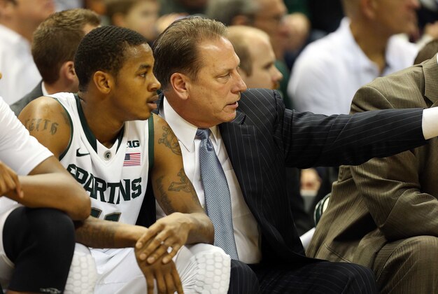 November 25, 2012; East Lansing, MI, USA; Michigan State Spartans head coach Tom Izzo talks to Michigan State Spartans guard Keith Appling (11) on bench during 1st half of  a game at Jack Breslin Students Events Center against the Louisiana Lafayette Ragin Cajuns.     Mandatory Credit: Mike Carter-USA TODAY Sports