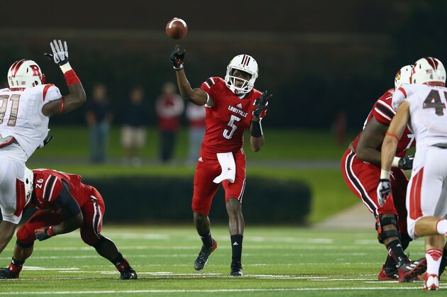 LOUISVILLE, KY - OCTOBER 10:  Teddy Bridgewater #5 of the Louisville Cardinals throws a pass during the game against the Rutgers Scarlet Knights at Papa John's Cardinal Stadium on October 10, 2013 in Louisville, Kentucky.  (Photo by Andy Lyons/Getty Images)