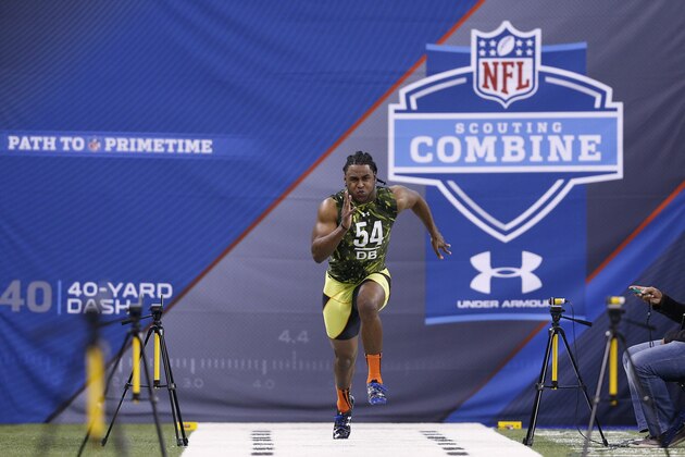INDIANAPOLIS, IN - FEBRUARY 26: J.J. Wilcox of Georgia Southern runs the 40-yard dash during the 2013 NFL Combine at Lucas Oil Stadium on February 26, 2013 in Indianapolis, Indiana. (Photo by Joe Robbins/Getty Images)