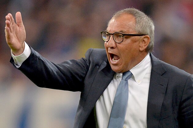 ARCHIV: Wolfsburg Cheftrainer Felix Magath reagiert waehrend des Bundesligaspiels zwischen dem FC Schalke 04 und VfL Wolfsburg in Gelsenkirchen (Foto 06.10.12). Trainer Felix Magath will mit einem Sieg gegen den SC Freiburg noch einen goldenen Herbst fuer den Fussball-Bundesligisten VfL Wolfsburg einleiten. Nach einem Fehlstart ist der vor eigenem Publikum sieglose Meister von 2009 auf dem vorletzten Tabellenplatz angelangt - die auswaertsschwachen Breisgauer kommen da am 8. Spieltag fuer einen Befreiungsschlag gerade recht. (zu dapd-Text) Foto: Martin Meissner/AP/dapd