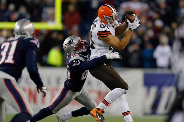 FOXBORO, MA - DECEMBER 8:  Jordan Cameron #84 of the Cleveland Browns catches a pass as Steve Gregory #28 of the New England Patriots defends at Gillette Stadium on December 8, 2013 in Foxboro, Massachusetts. (Photo by Jim Rogash/Getty Images)