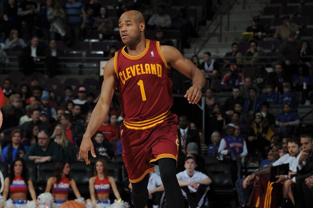 AUBURN HILLS, MI - FEBRUARY 12: Jarrett Jack #1 of the Cleveland Cavaliers handles the ball against the Detroit Pistons on February 12, 2014 at The Palace of Auburn Hills in Auburn Hills, Michigan. NOTE TO USER: User expressly acknowledges and agrees that, by downloading and/or using this photograph, User is consenting to the terms and conditions of the Getty Images License Agreement.  Mandatory Copyright Notice: Copyright 2014 NBAE (Photo by Allen Einstein/NBAE via Getty Images)